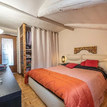 Domus De Malu